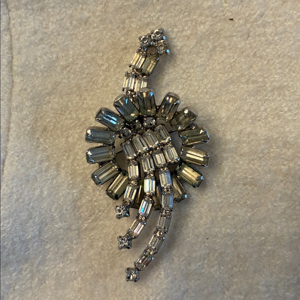 Vintage sparkly brooch pin